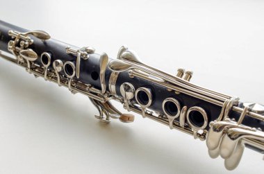 Fransız sistem klarneti arka planda yakın plan