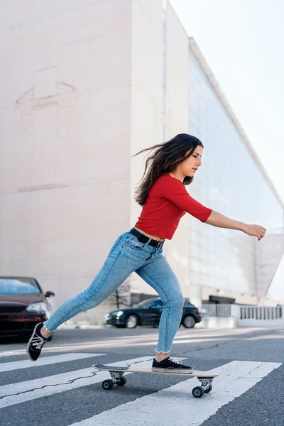 Young Skater Woman Practicing Her Longboard City Having Fun — Stock Photo, Image