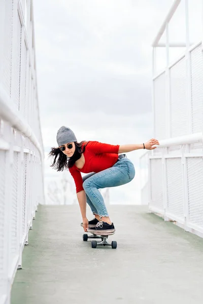 Cool Skater Woman Practicing Her Long Board City Having Fun — Stock Photo, Image