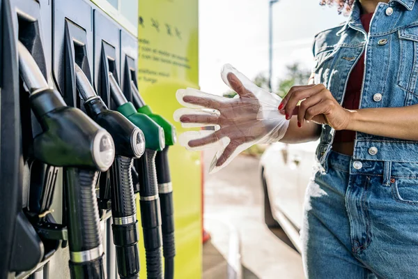 Unrecognized African Woman Wearing Plastic Gloves Filling Her Car Gasoline — Stock Photo, Image
