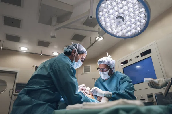 Concentrated Surgeons Engaging Rescue Male Patient Operating Room Hospital Surgery — Stock Photo, Image