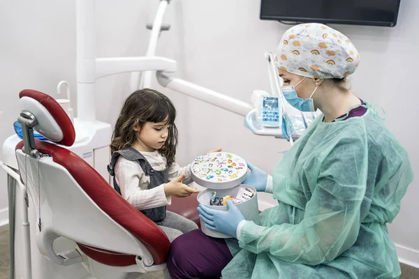Stock Photo Female Dentist Wearing Face Mask Working Young Patient — ストック写真