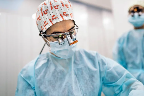 Készletkép Női Csapat Viselő Arc Maszkok Fogászati Nagyító Szemüveg Műtét — Stock Fotó