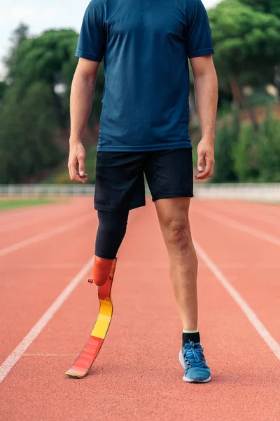 Menutup Atlet Pria Cacat Dengan Kaki Buatan Konsep Olahraga Paralimpiade — Stok Foto