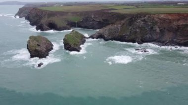 Portreath 'dan Godrevy Havacılık' a sahil yolu Cornwall UK 'de. 