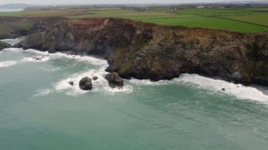 Portreath 'dan Godrevy Havacılık' a sahil yolu Cornwall UK 'de. 