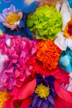 Çok renkli kağıt çiçek modelleri 