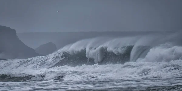 Krachende Wellen Cornwall England — Stockfoto