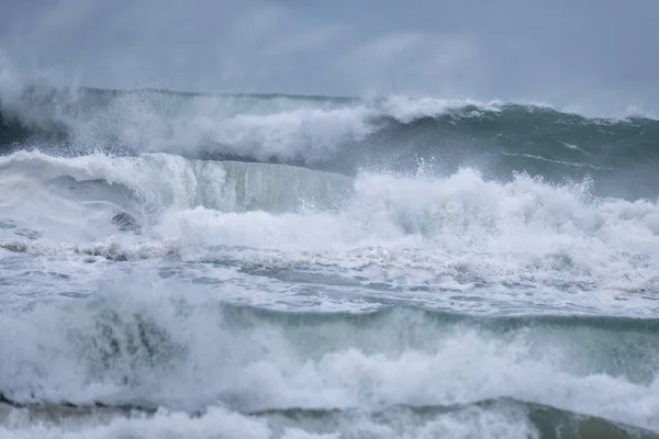 Krachende Wellen Vor Chapel Porth Beach Cornwall England — Stockfoto