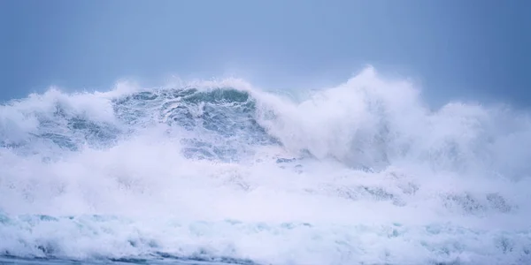 Krachende Wellen Vor Chapel Porth Beach Cornwall Großbritannien — Stockfoto