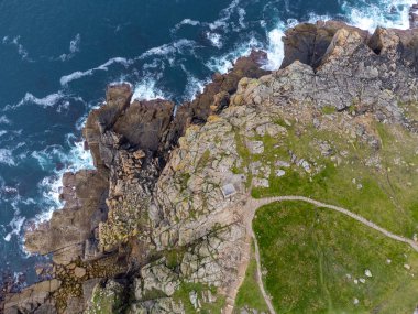 Landsend ve Sennen kıyı şeridi Cornwall İngiltere 'nin arasında. 