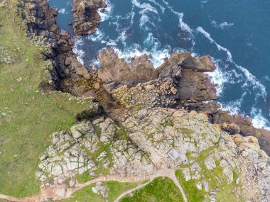 Landsend ve Sennen kıyı şeridi Cornwall İngiltere 'nin arasında. 
