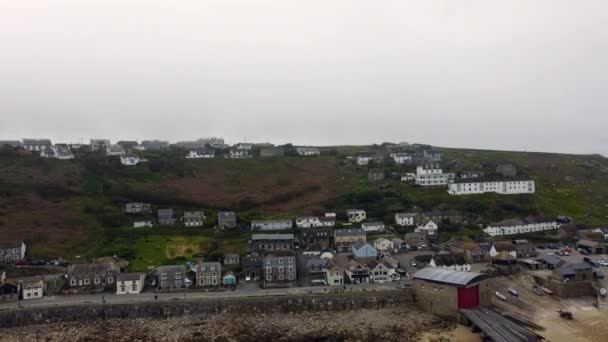 Drone Aéreo Sennen Cove Desde Cornwall Inglaterra Reino Unido — Vídeos de Stock