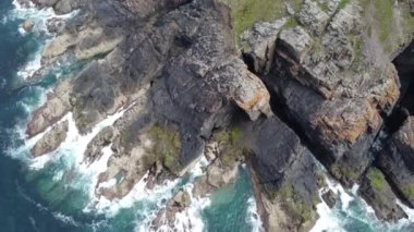 Sennen Cornwall İngiltere İHA 'sının etrafındaki uçurumların havası.. 