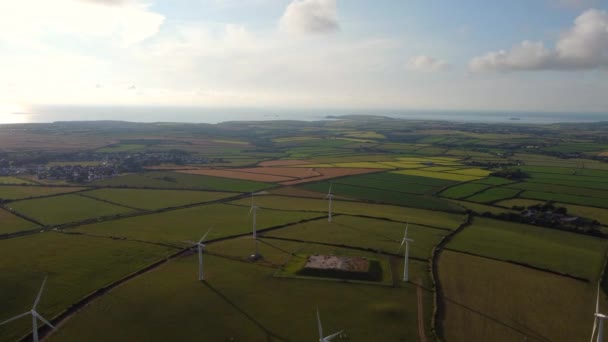エアドローンから英国のコーンウォールの風車 — ストック動画
