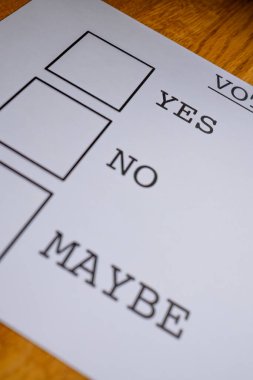 Seçim kareleri ile referandum karar kağıdı 