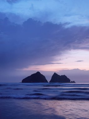 Holywell Körfezi, Günbatımı Cornwall İngiltere 