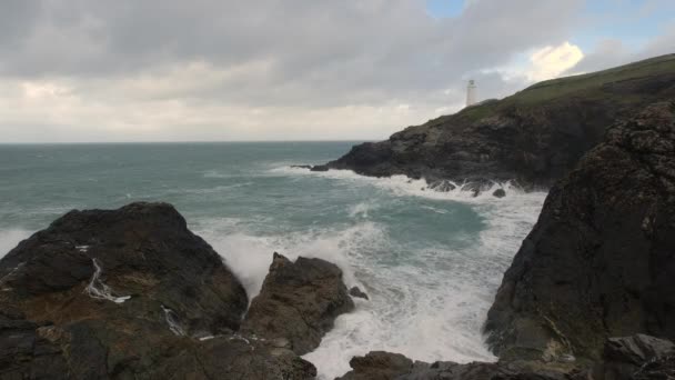 Trevose Hoofd Vuurtoren Cornwall Engeland Grote Golven — Stockvideo