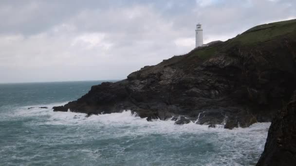 Trevose Φάρος Cornwall Αγγλία Τραχιές Θάλασσες — Αρχείο Βίντεο
