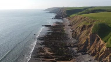 Bude Cornwall İngiltere yakınlarındaki Kum Ağzı Koyu. 