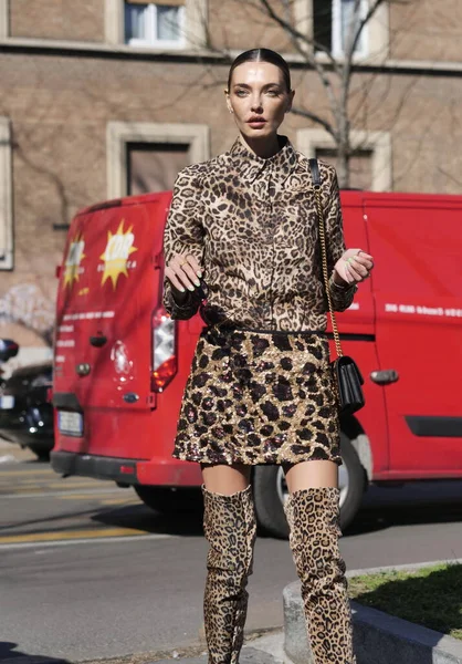 Fashion Blogger Street Style Strój Przed Fendi Pokaz Mody Podczas — Zdjęcie stockowe