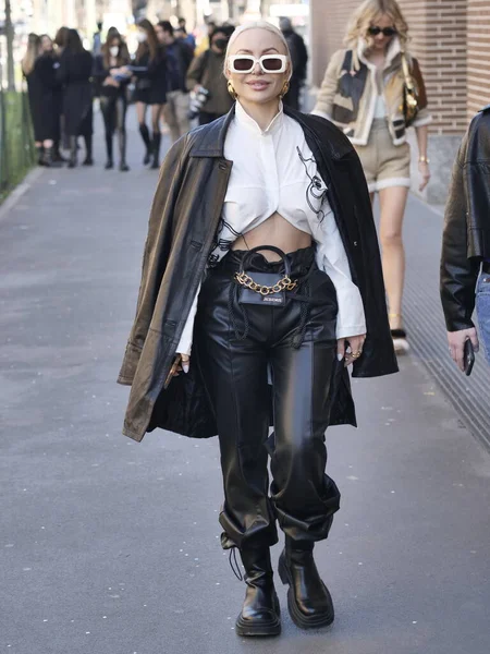 Moda Blogger Street Style Outfit Antes Del Desfile Moda Fendi — Foto de Stock