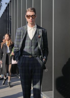  Fashion blogger street style outfit before Gucci Fashion Show at Milan Fashion Week Fall/Winter man collections.