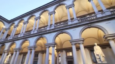Pinacoteca di Brera 'nın avlusunda Milano, Lombardiya, İtalya' daki Napolyon heykeli