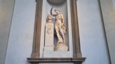 Milano, Lombardiya, İtalya 'daki Brera sanat galerisindeki heykeller