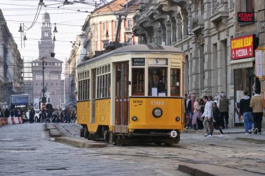  Milan 'daki tarihi tramvay. Milan ulaşım sistemi günde 2 milyon yolcu taşıyor