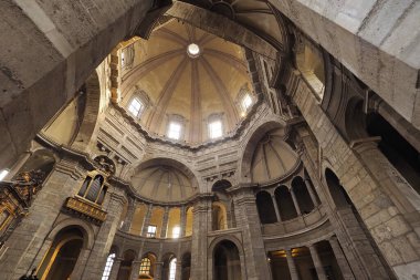 Milano, Lombardiya, İtalya 'daki San Lorenzo iç basiliği