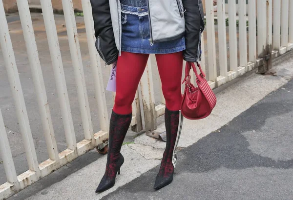 Fashion Blogger Street Style Outfit Πριν Την Επίδειξη Μόδας Iceberg — Φωτογραφία Αρχείου