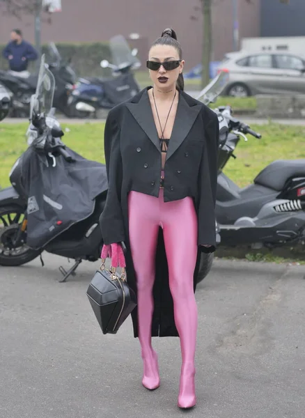 Modebloggerin Streetstyle Outfit Vor Diesel Modenschau Während Der Mailänder Modewoche — Stockfoto