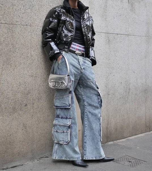Mode Bloggare Street Style Outfit Före Diesel Modevisning Milano Modevecka Stockbild
