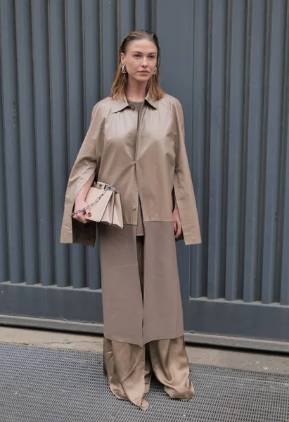 Modebloggerin Streetstyle Outfit Nach Fendi Modenschau Während Der Mailänder Modewoche — Stockfoto