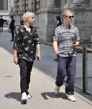  Moda blogcusu sokak tarzı kıyafet Ermenegildo Zegna moda defilesinden önce Milano moda haftası bahar adamı koleksiyonları