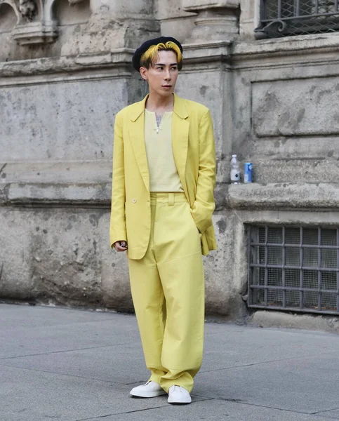 Modeblogger Streetstyle Outfit Vor Der Ermenegildo Zegna Modenschau Während Der — Stockfoto