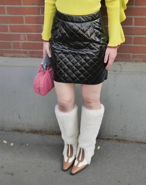 Модный Блогер Уличного Стиля Наряд Перед Показом Женской Коллекции Fendi — стоковое фото