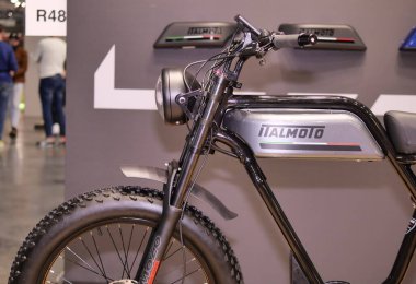 7 Kasım 2023: EICMA 'da motosiklet ve aksesuarlar, uluslararası motosiklet sergisi, Lombardy, İtalya.