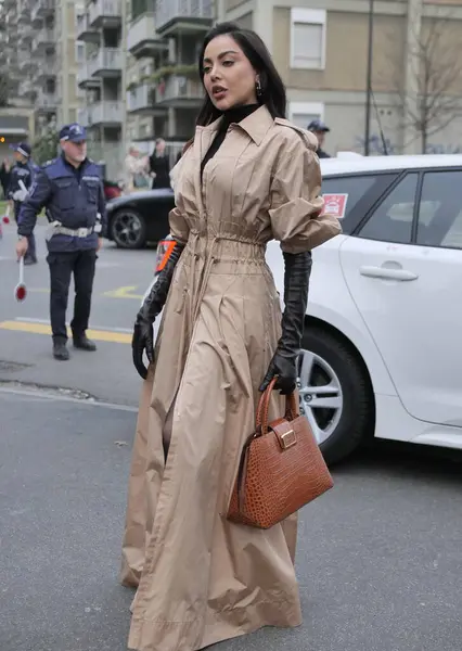 Mode Bloggare Street Style Outfit Före Alberta Ferretti Modevisning Milano Royaltyfria Stockbilder