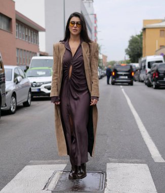  Moda blogcusu sokak tarzı kıyafet Tods defilesinden sonra, Milano Moda Haftası 2024
