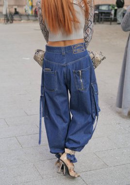  Moda blogcusu sokak tarzı kıyafet Iceberg defilesinden önce, Milano moda haftası boyunca kış kadın koleksiyonu