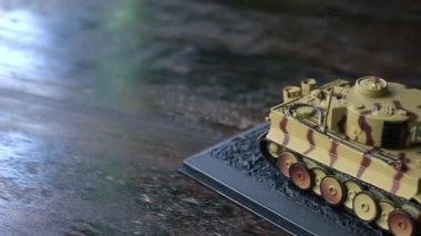 Tiger Tank 'ın sanatsal minyatürü, 2. Dünya Savaşı' ndan kalma bu Alman ağır tankı düşmanları tarafından çok korkulan bir şeydi.