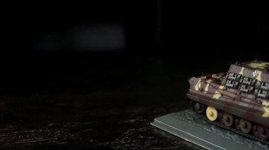 2. Dünya Savaşı 'ndan kalma bu Alman tankı Kral Tiger Tank' ın sanatsal minyatürü düşmanları tarafından çok korkulan bir şeydi.