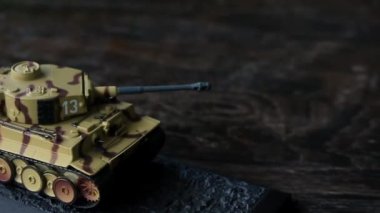 Tiger Tank 'ın sanatsal minyatürü, 2. Dünya Savaşı' ndan kalma bu Alman ağır tankı düşmanları tarafından çok korkulan bir şeydi.
