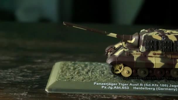 Artistieke Miniatuur Van King Tiger Tank Deze Duitse Zware Tank — Stockvideo