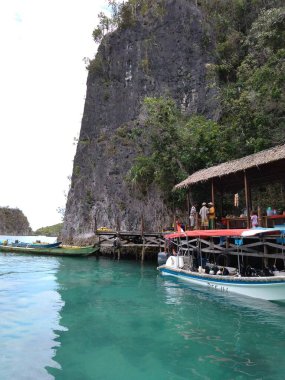 Piaynemo, Raja Ampat Endonezya 'daki deniz turizminin egzotik doğası. Piaynemo, uluslararası turizm merkezi olarak belirlenen turlardan biri..