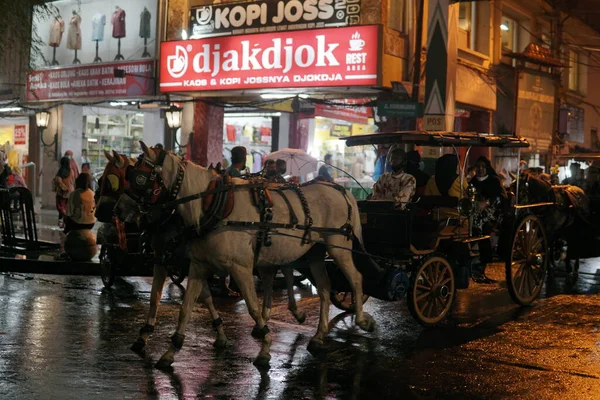 Yogyakarta Malioboro Utcájának Hangulata Nyüzsgő Romantikus Éjszaka Jalan Malioboro Yogyakarta — Stock Fotó