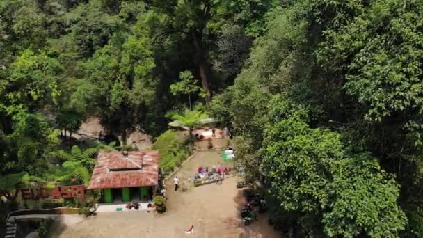Drone Wideo Ekscytującej Atmosfery Podróży Przyrodzie Zwiedzanie Pięknego Lasu — Wideo stockowe