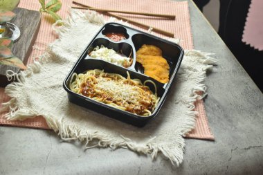 Cep telefonu kullanarak yemek fotoğrafları çekmek eğlenceli bir aktivite. Cep telefonuyla yemek fotoğraflama atölyesi.